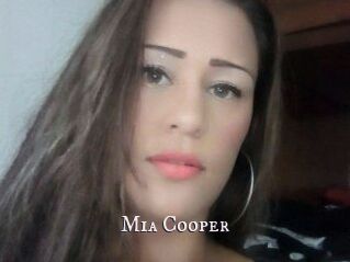 Mia_Cooper