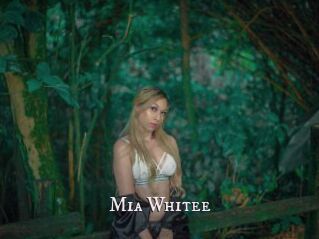 Mia_Whitee